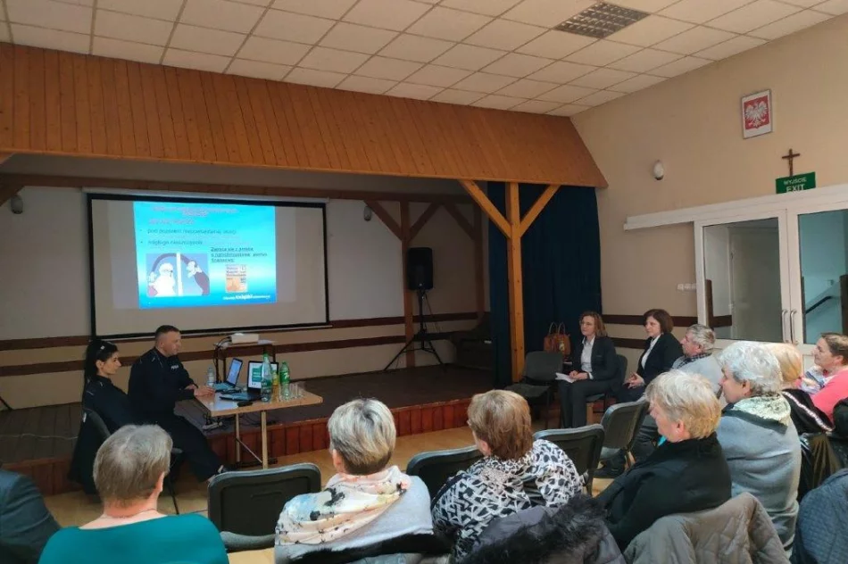 O bezpieczeństwie seniorów z policjantami i pracownikami banku - zdjęcie 2