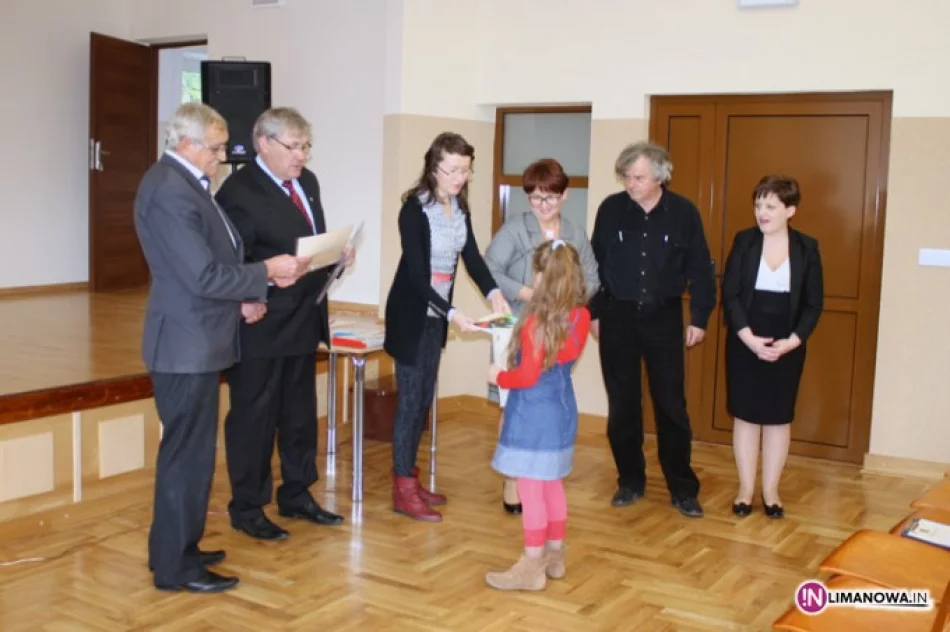 Finał konkursu recytatorskiego  w Gminnej Bibliotece Publicznej w Starej Wsi - zdjęcie 3