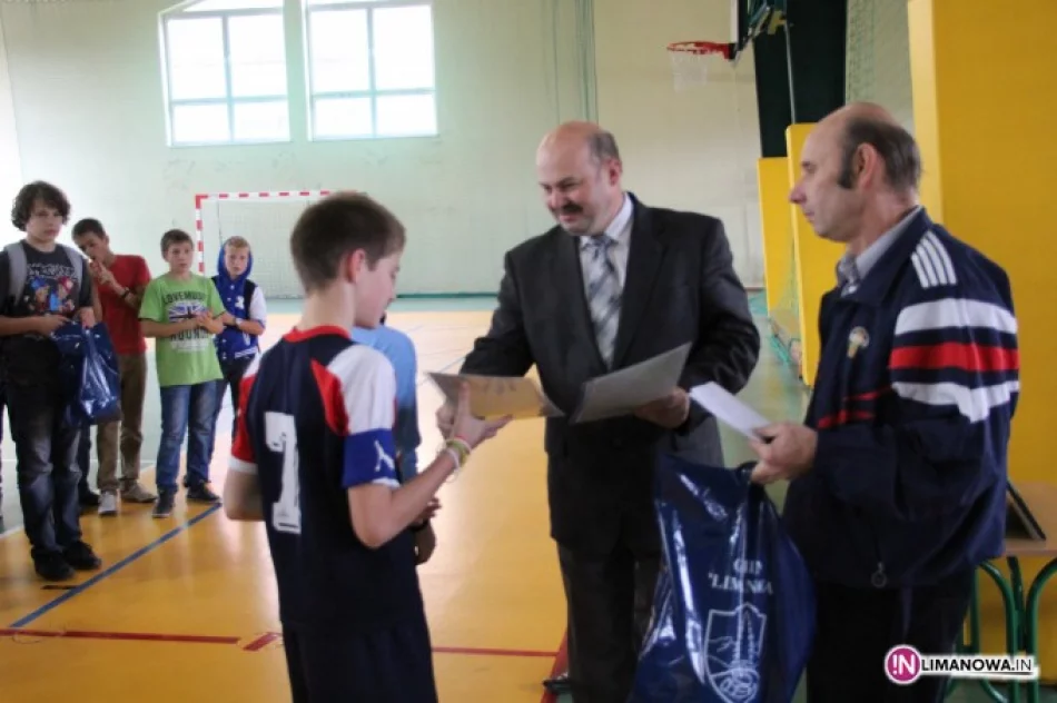 Pasierbiec najlepszy w Halowej Piłce Nożnej Chłopców - zdjęcie 4