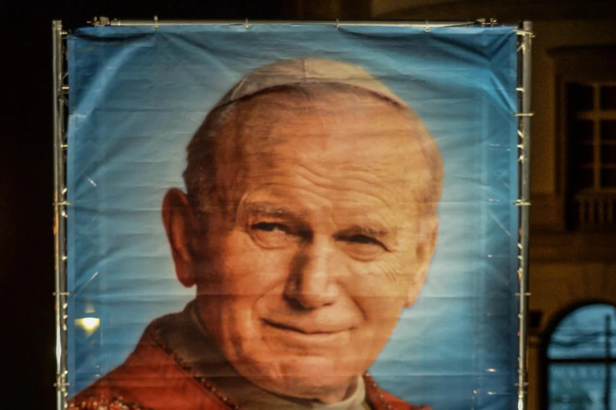 Rocznica śmierci św. Jana Pawła II. Dziś Barka przed Bazyliką