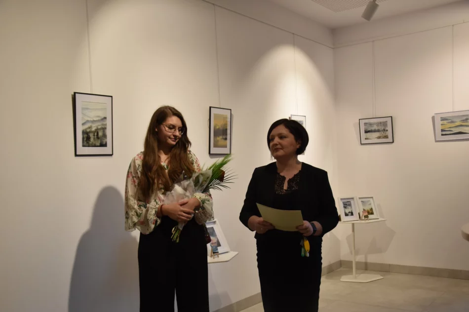 Nostalgiczna, piękna i subtelna wystawa „Mgnienie” Magdaleny Król w Miejskiej Galerii Sztuki - zdjęcie 2