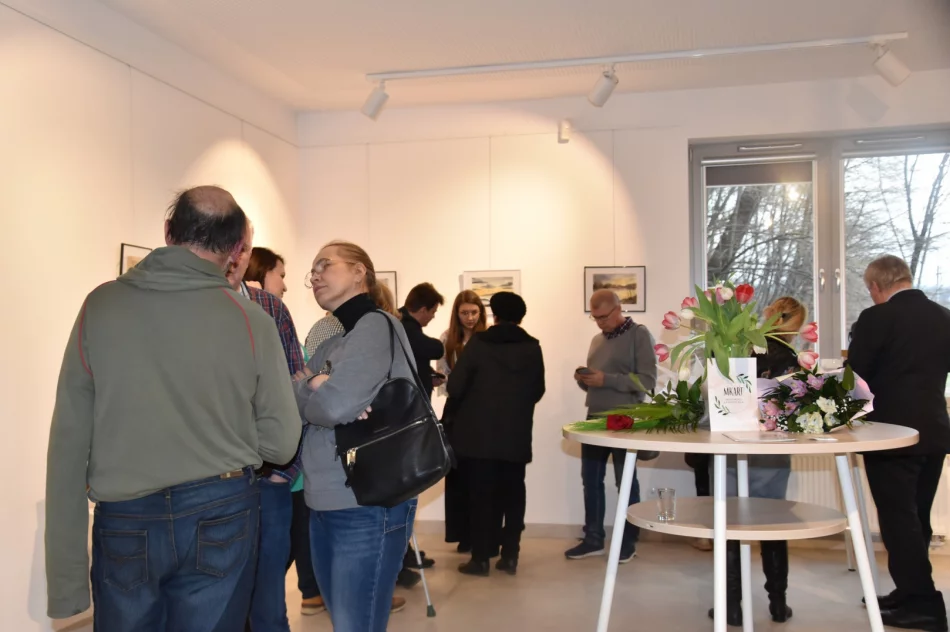 Nostalgiczna, piękna i subtelna wystawa „Mgnienie” Magdaleny Król w Miejskiej Galerii Sztuki - zdjęcie 3