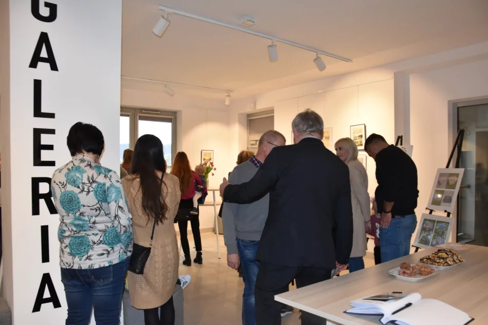 Nostalgiczna, piękna i subtelna wystawa „Mgnienie” Magdaleny Król w Miejskiej Galerii Sztuki - zdjęcie 4