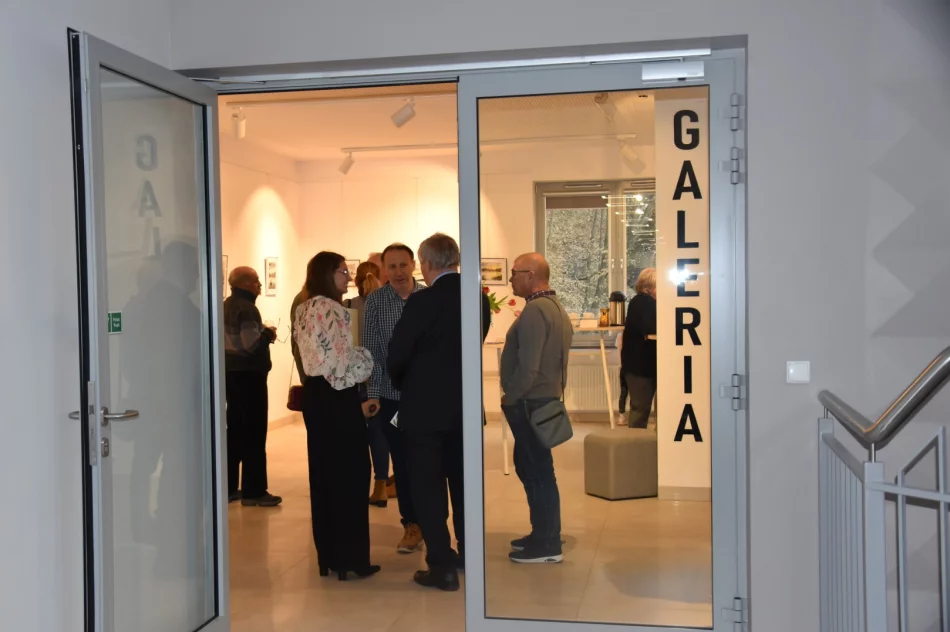 Nostalgiczna, piękna i subtelna wystawa „Mgnienie” Magdaleny Król w Miejskiej Galerii Sztuki - zdjęcie 7