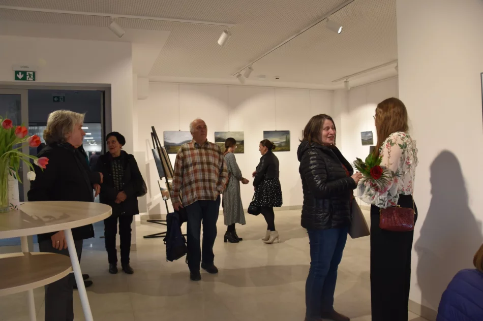 Nostalgiczna, piękna i subtelna wystawa „Mgnienie” Magdaleny Król w Miejskiej Galerii Sztuki - zdjęcie 9