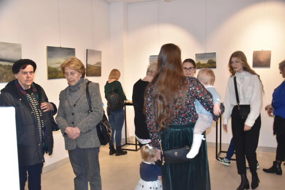 Nostalgiczna, piękna i subtelna wystawa „Mgnienie” Magdaleny Król w Miejskiej Galerii Sztuki - zdjęcie 11