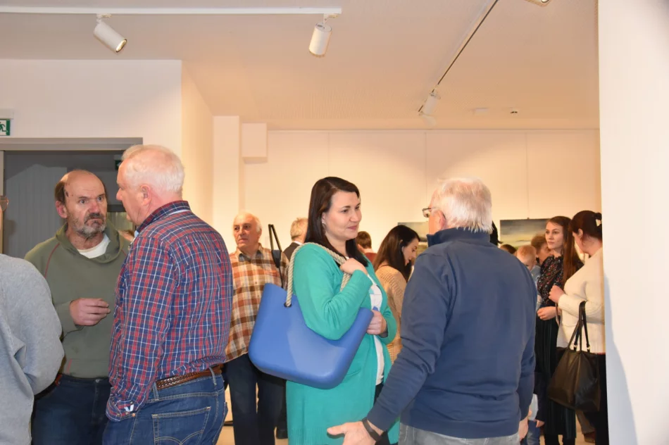 Nostalgiczna, piękna i subtelna wystawa „Mgnienie” Magdaleny Król w Miejskiej Galerii Sztuki - zdjęcie 12