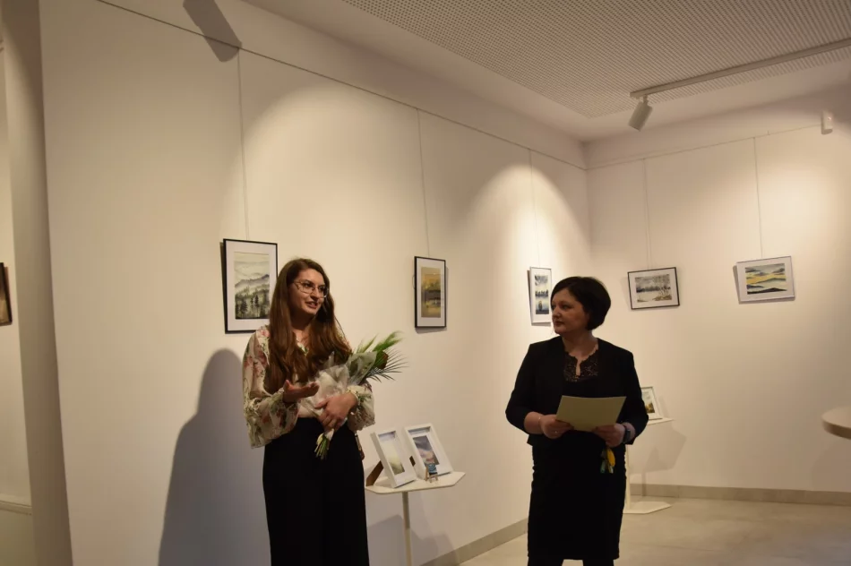 Nostalgiczna, piękna i subtelna wystawa „Mgnienie” Magdaleny Król w Miejskiej Galerii Sztuki - zdjęcie 14