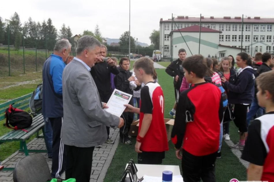 Turniej o Puchar Premiera na Orliku w Męcinie - zdjęcie 2