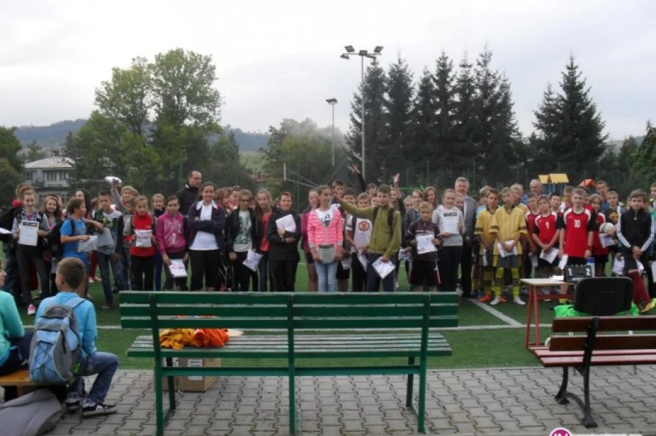 Turniej o Puchar Premiera na Orliku w Męcinie - zdjęcie 3