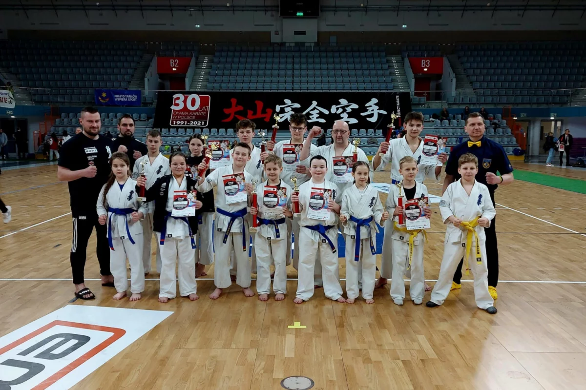 10 medali dla zawodników Limanowskiego Klubu Kyokushin Karate na Makroregionie Południowym w Tarnowie