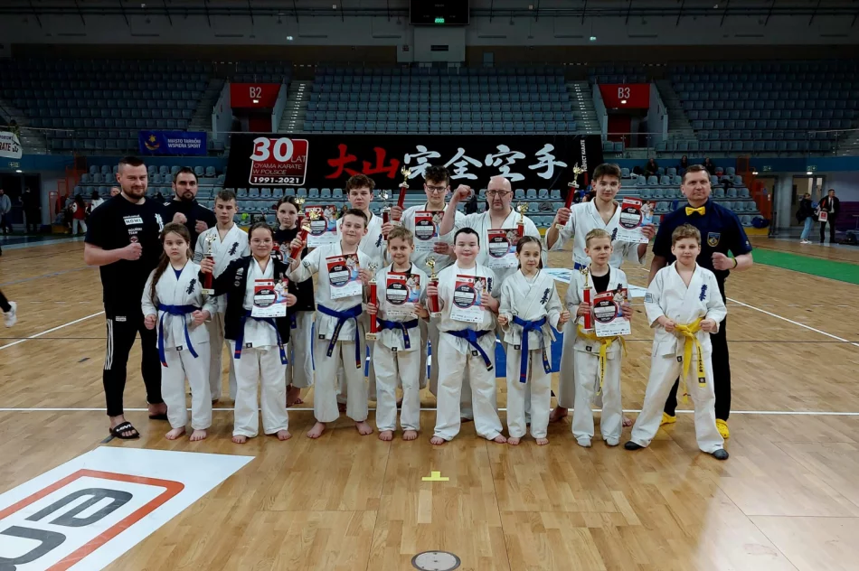 10 medali dla zawodników Limanowskiego Klubu Kyokushin Karate na Makroregionie Południowym w Tarnowie - zdjęcie 2
