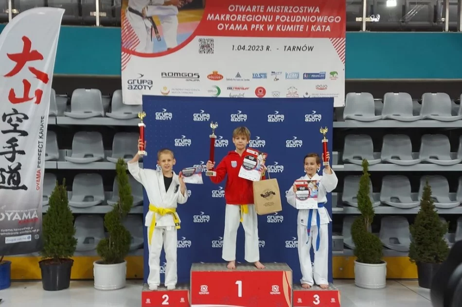10 medali dla zawodników Limanowskiego Klubu Kyokushin Karate na Makroregionie Południowym w Tarnowie - zdjęcie 3