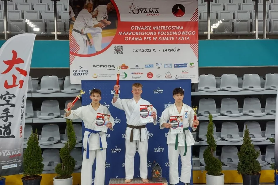 10 medali dla zawodników Limanowskiego Klubu Kyokushin Karate na Makroregionie Południowym w Tarnowie - zdjęcie 9