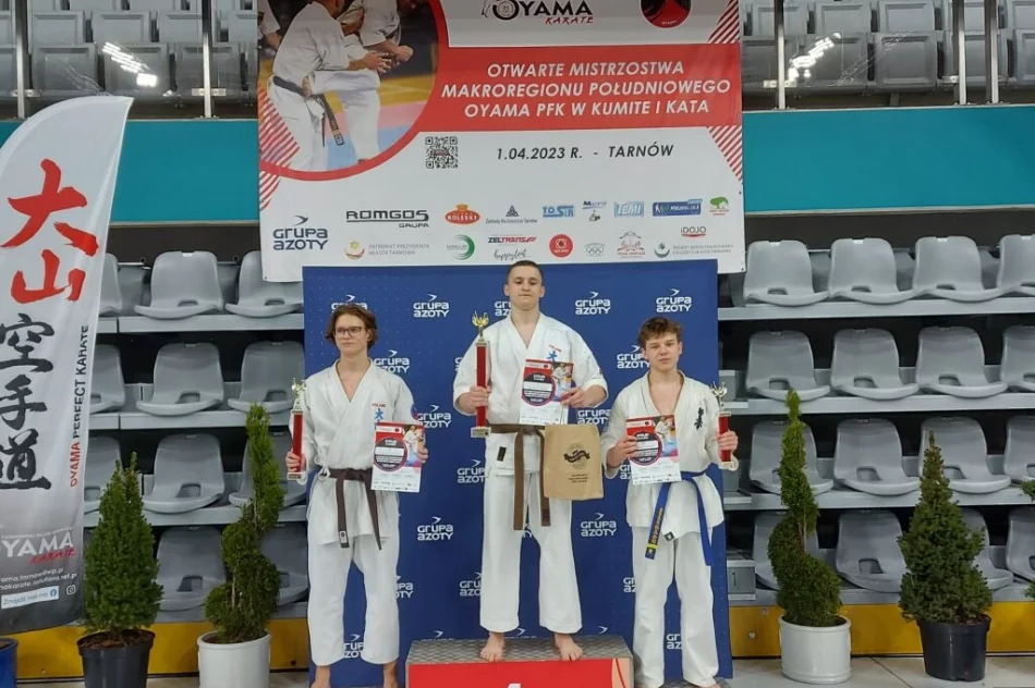 10 medali dla zawodników Limanowskiego Klubu Kyokushin Karate na Makroregionie Południowym w Tarnowie - zdjęcie 10