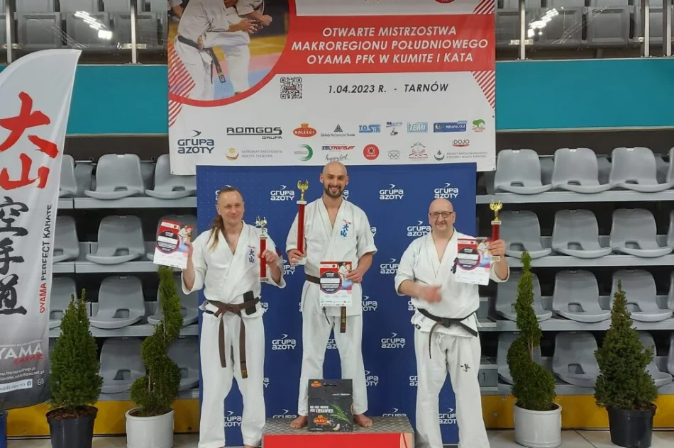 10 medali dla zawodników Limanowskiego Klubu Kyokushin Karate na Makroregionie Południowym w Tarnowie - zdjęcie 11