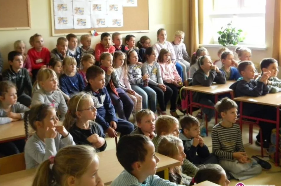 Pierwszoklasiści z Mordarki w Internetowym Teatrze dla Szkół - zdjęcie 2