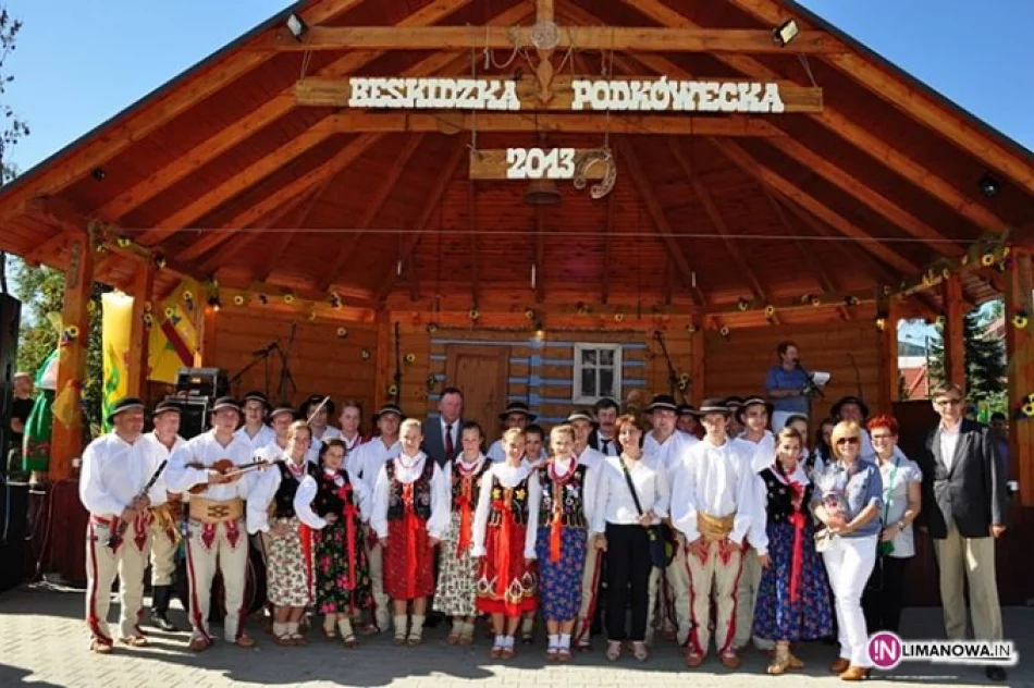 III Festiwal Zespołów Regionalnych ' Beskidzka Podkówecka' - zdjęcie 3