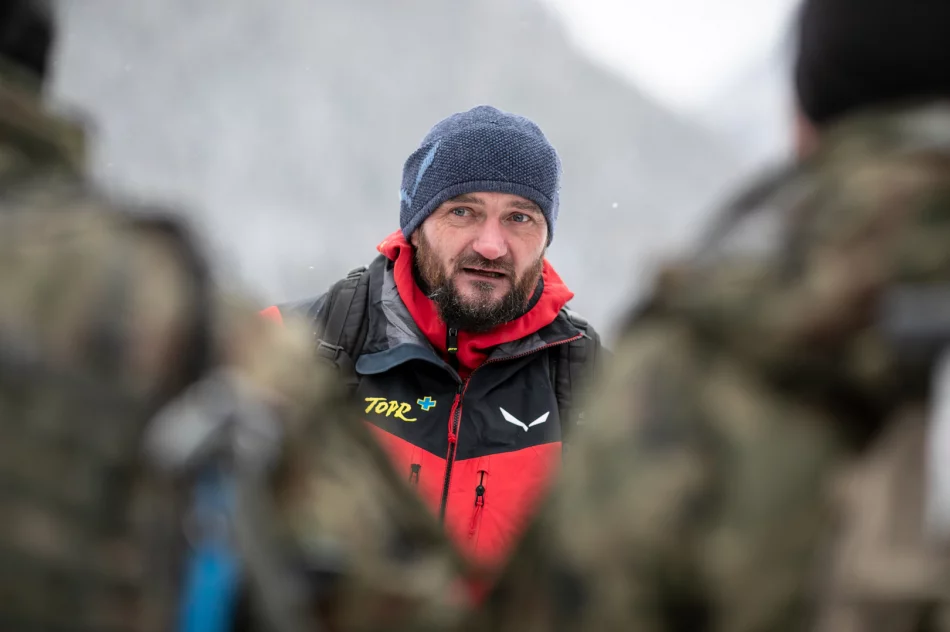 TOPR szkoli limanowski batalion w Dolinie Chochołowskiej - zdjęcie 3