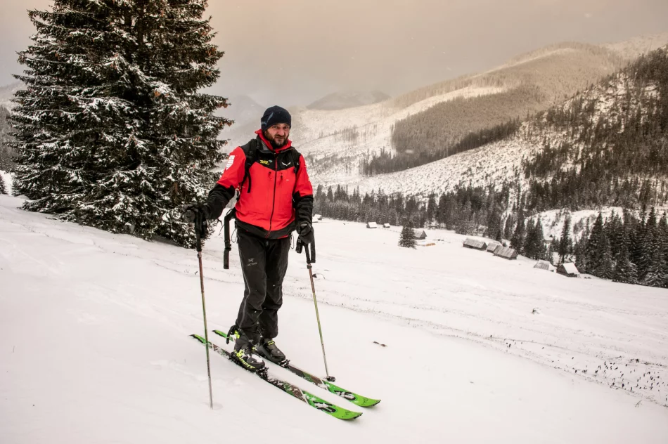 TOPR szkoli limanowski batalion w Dolinie Chochołowskiej - zdjęcie 10