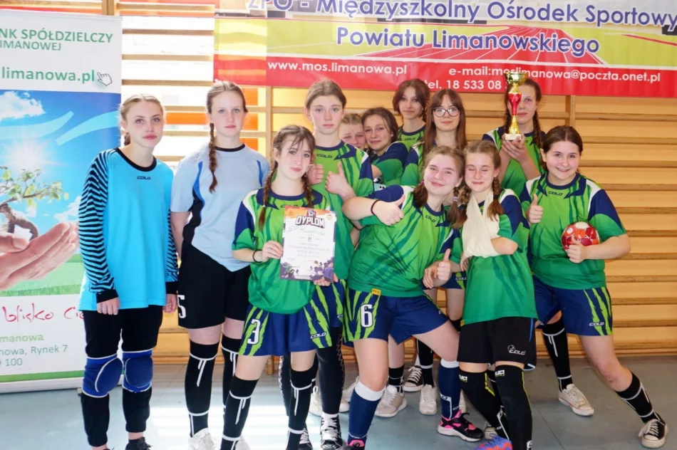 Chłopcy z Rupniowa Mistrzami Powiatu w Piłce Ręcznej Młodzieży - zdjęcie 4