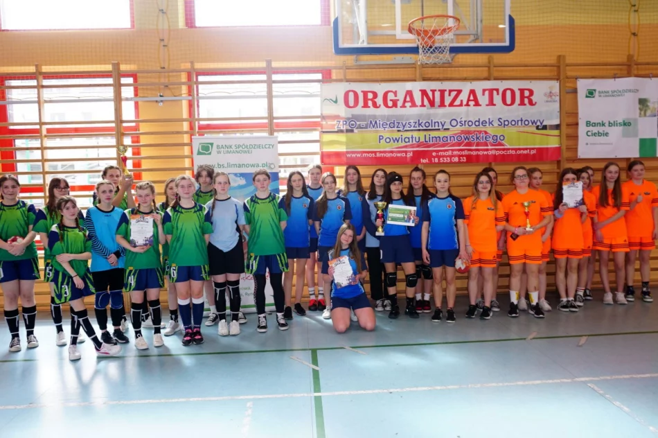 Chłopcy z Rupniowa Mistrzami Powiatu w Piłce Ręcznej Młodzieży - zdjęcie 5