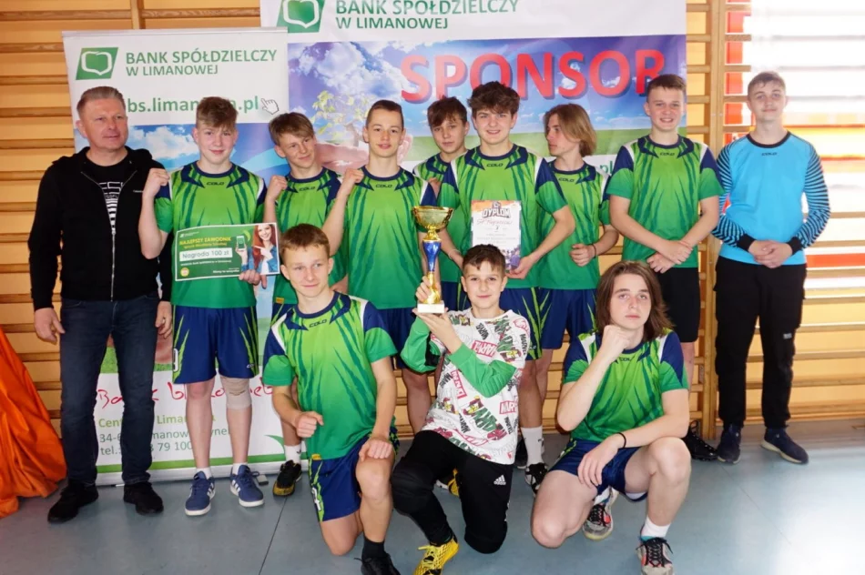 Chłopcy z Rupniowa Mistrzami Powiatu w Piłce Ręcznej Młodzieży - zdjęcie 8