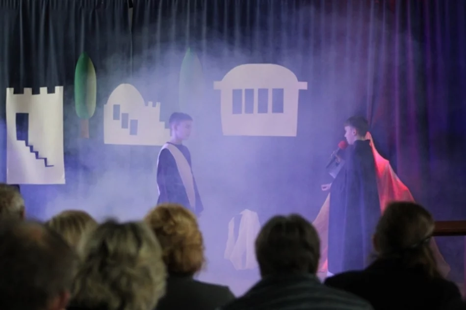 ​“Stacja Miłość” - szkolne misterium - zdjęcie 2