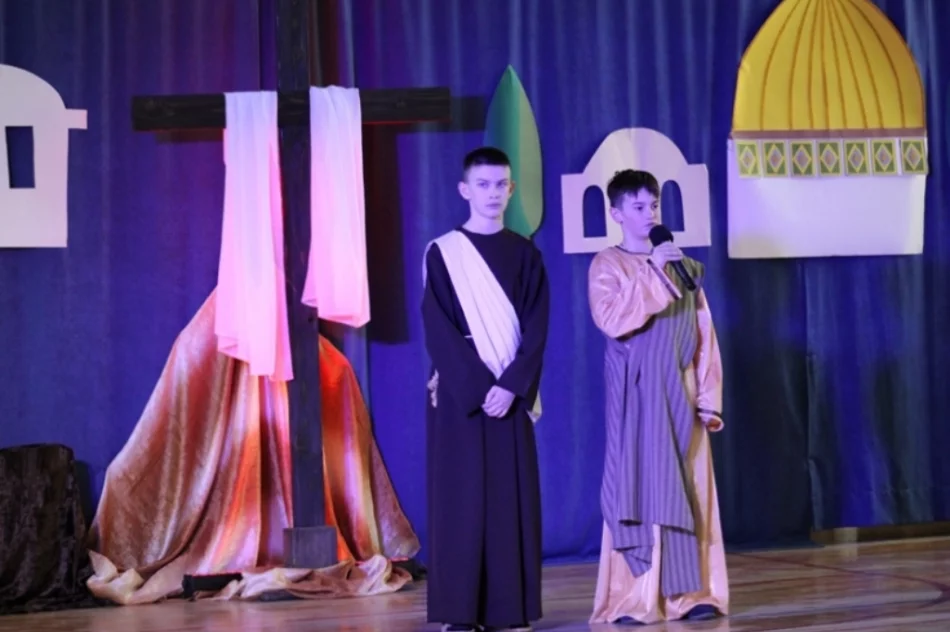 ​“Stacja Miłość” - szkolne misterium - zdjęcie 6