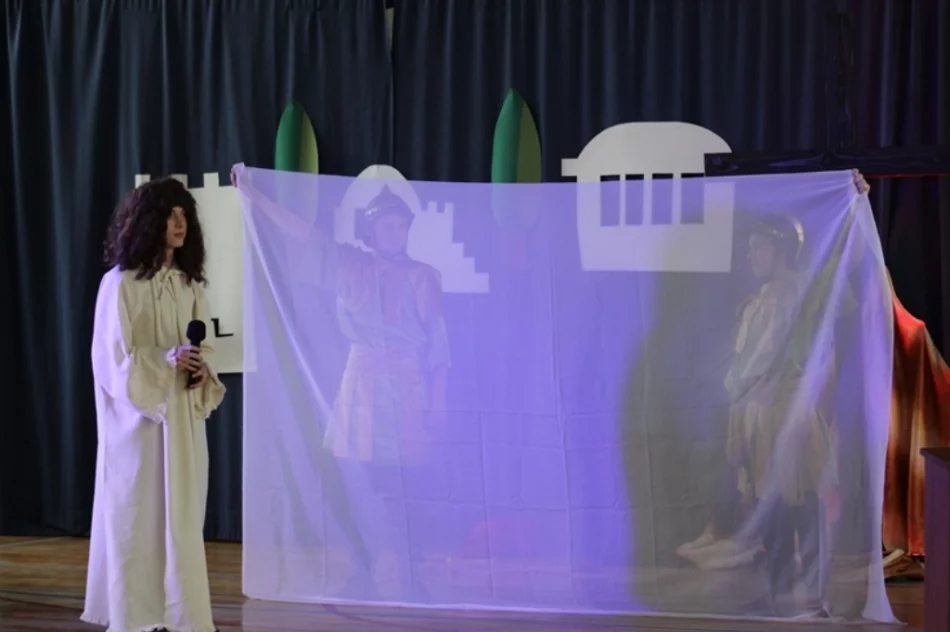 ​“Stacja Miłość” - szkolne misterium - zdjęcie 7