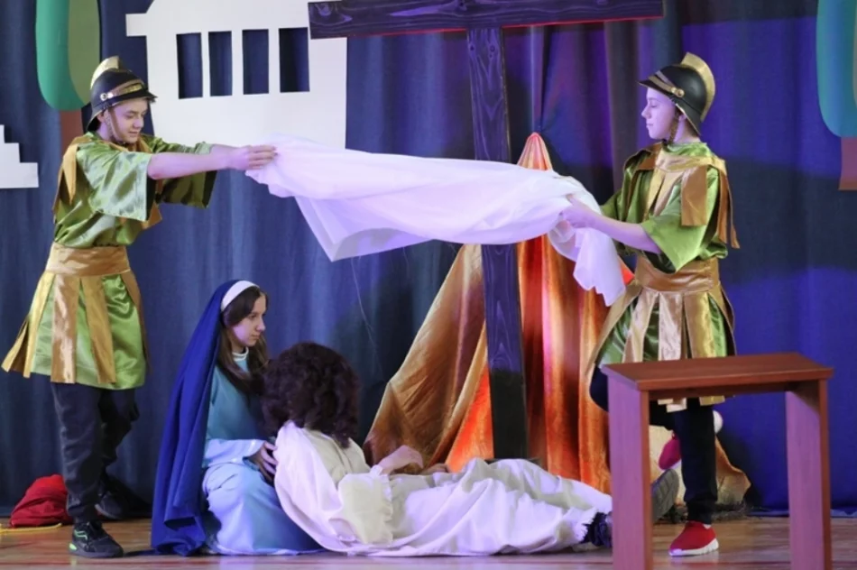 ​“Stacja Miłość” - szkolne misterium - zdjęcie 8