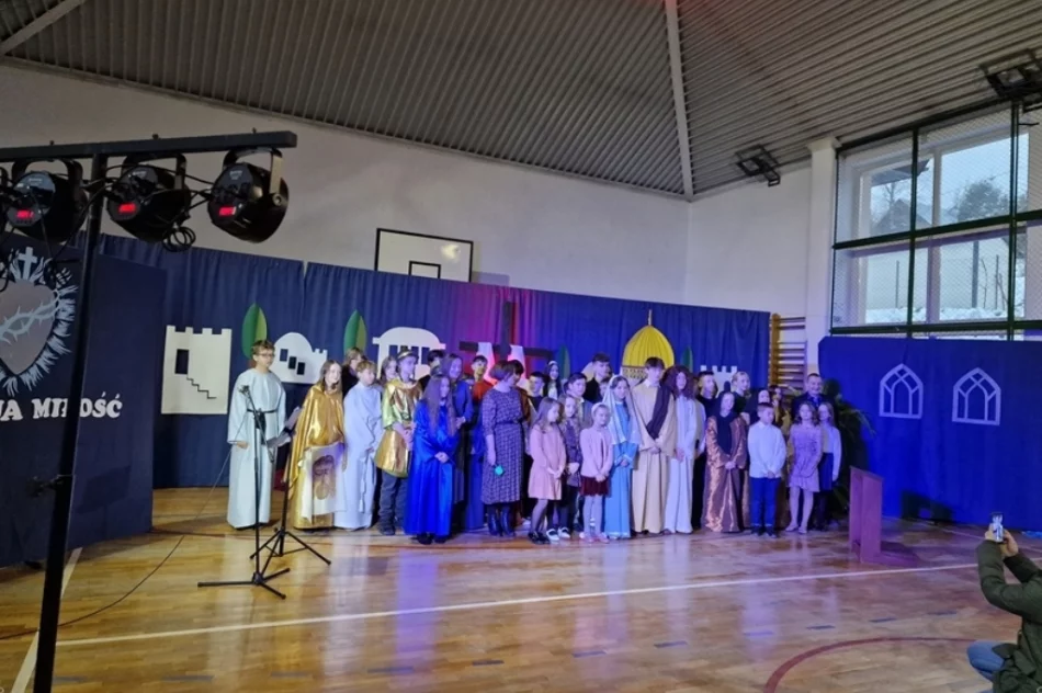 ​“Stacja Miłość” - szkolne misterium - zdjęcie 14