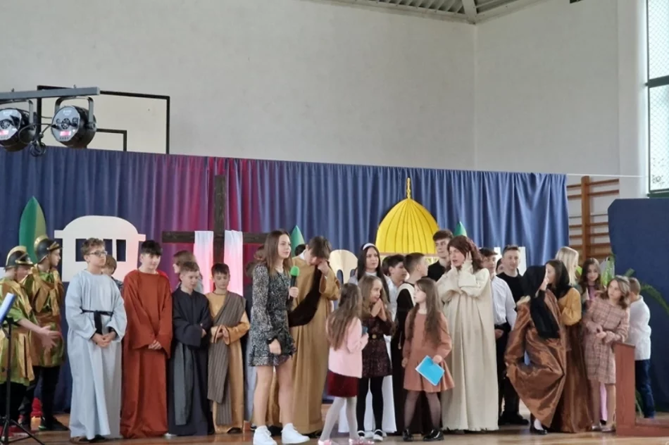 ​“Stacja Miłość” - szkolne misterium - zdjęcie 19