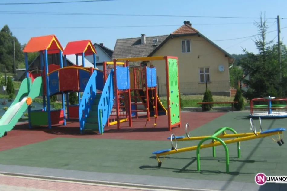 Nowe place zabaw w gminie Limanowa - zdjęcie 2