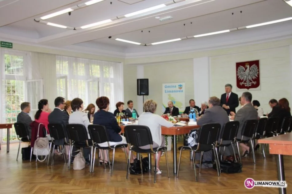 Awanse nauczycieli i spotkanie z dyrektorami szkół - zdjęcie 2