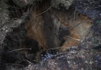 Małopolska: kolejne zapadlisko, 10 metrów średnicy i 8 metrów głębokości - zdjęcie główne