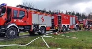 Pożar drewnianego domu, 9 zastępów straży w akcji - zdjęcie 4