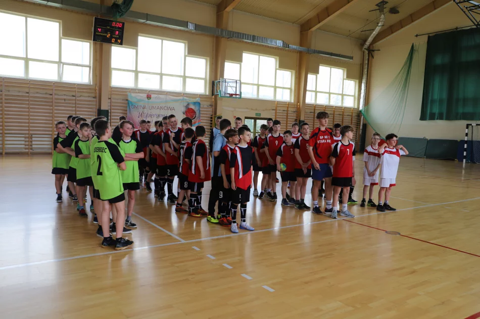 Chłopcy ze Starej Wsi Mistrzami Gminy Limanowa w Piłce Ręcznej Dzieci - zdjęcie 4