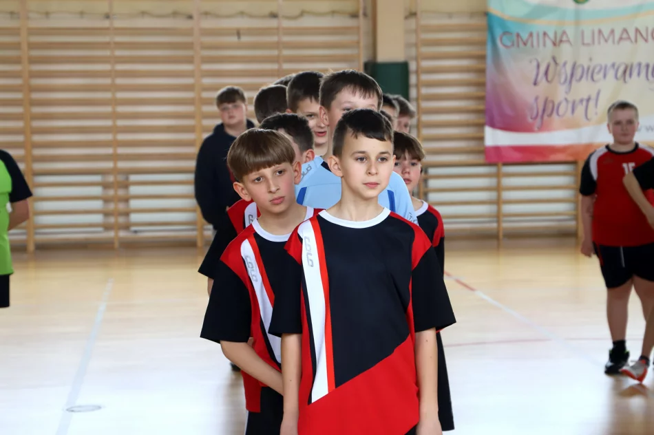 Chłopcy ze Starej Wsi Mistrzami Gminy Limanowa w Piłce Ręcznej Dzieci - zdjęcie 5