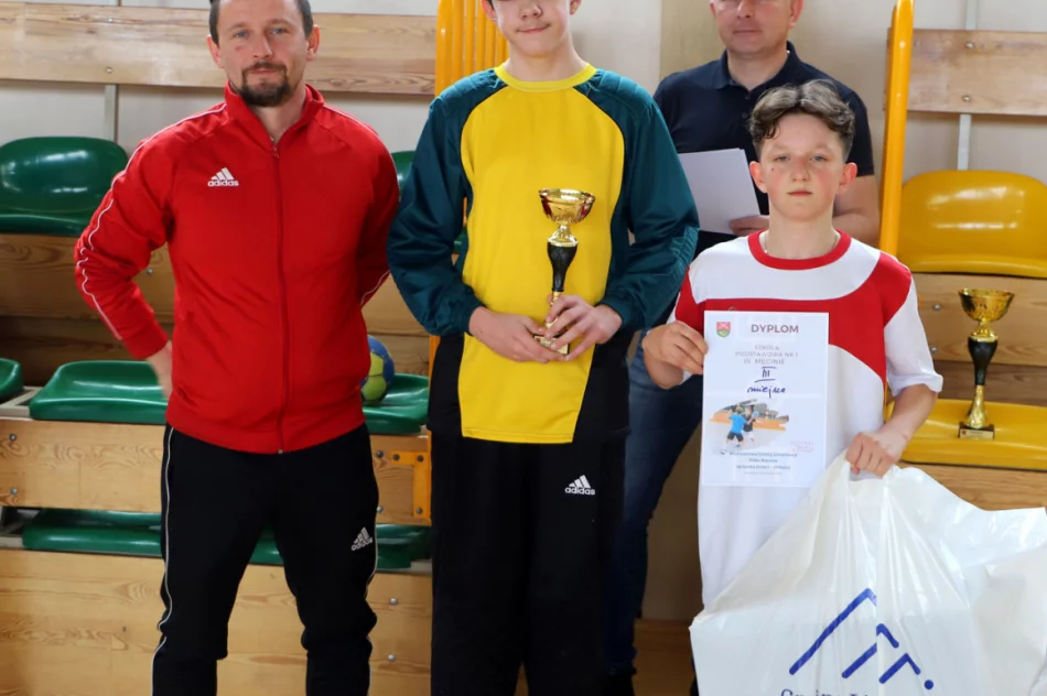 Chłopcy ze Starej Wsi Mistrzami Gminy Limanowa w Piłce Ręcznej Dzieci - zdjęcie 8