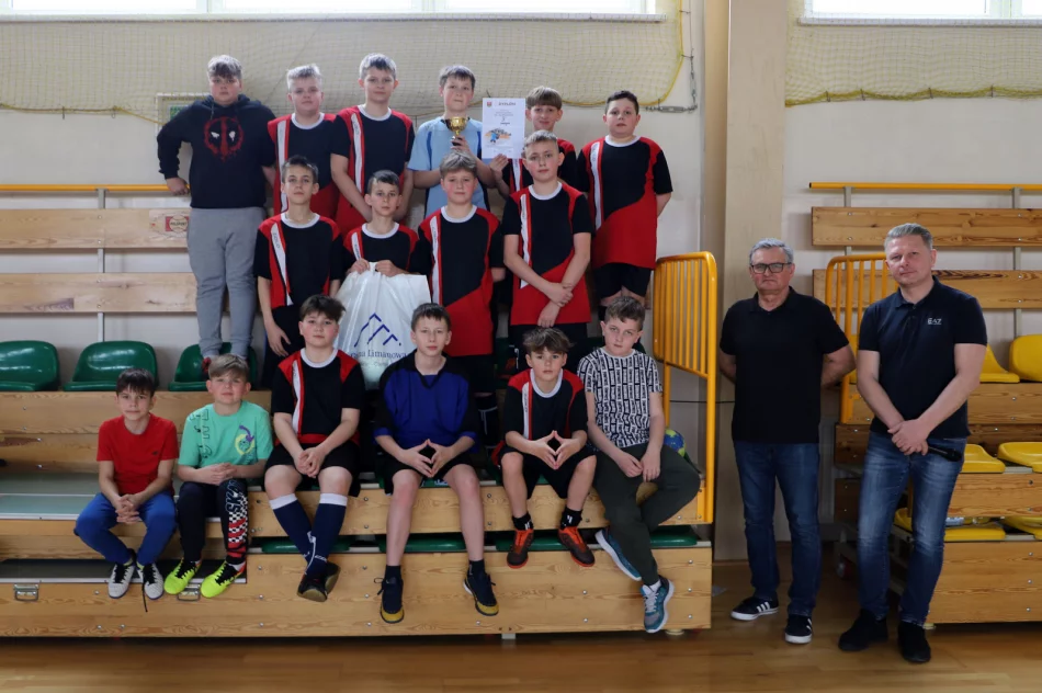 Chłopcy ze Starej Wsi Mistrzami Gminy Limanowa w Piłce Ręcznej Dzieci - zdjęcie 13