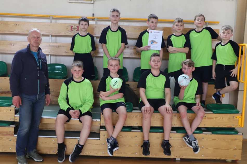 Chłopcy ze Starej Wsi Mistrzami Gminy Limanowa w Piłce Ręcznej Dzieci - zdjęcie 14