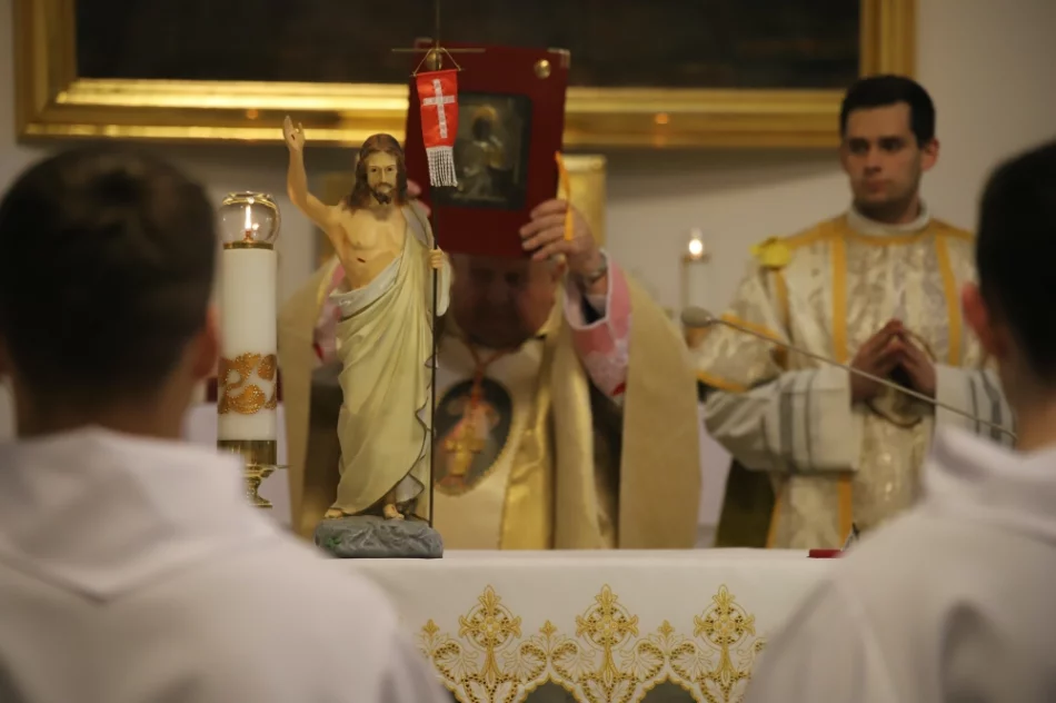 Kard. Stanisław Dziwisz w Mszanie Dolnej: mamy rozpalać płomienie wiary, nadziei i miłości - zdjęcie 2