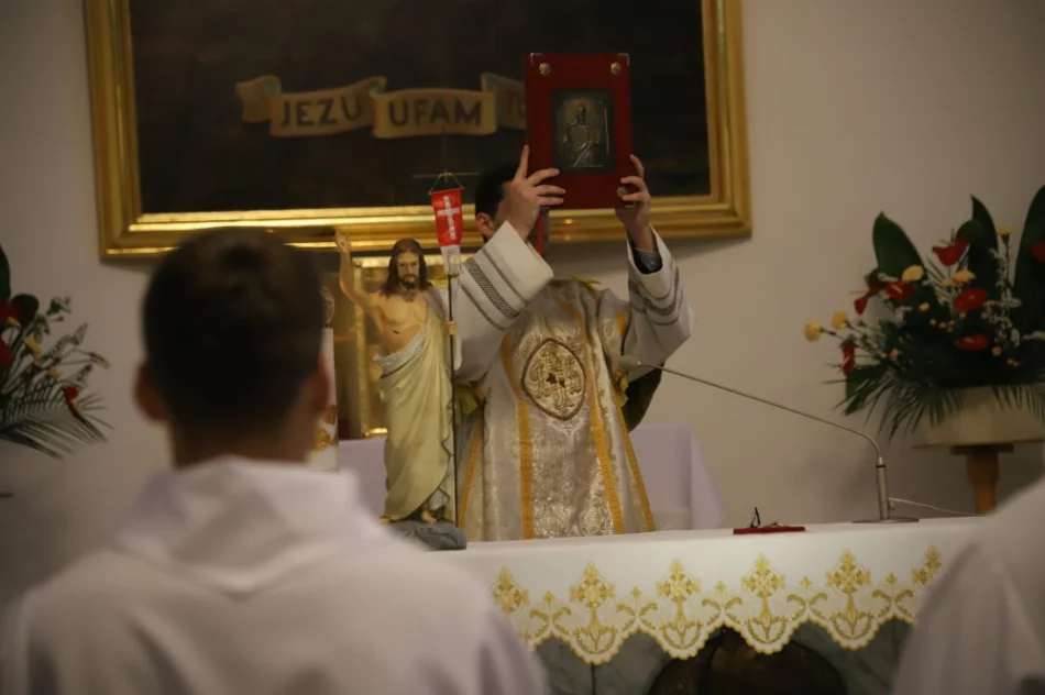 Kard. Stanisław Dziwisz w Mszanie Dolnej: mamy rozpalać płomienie wiary, nadziei i miłości - zdjęcie 3