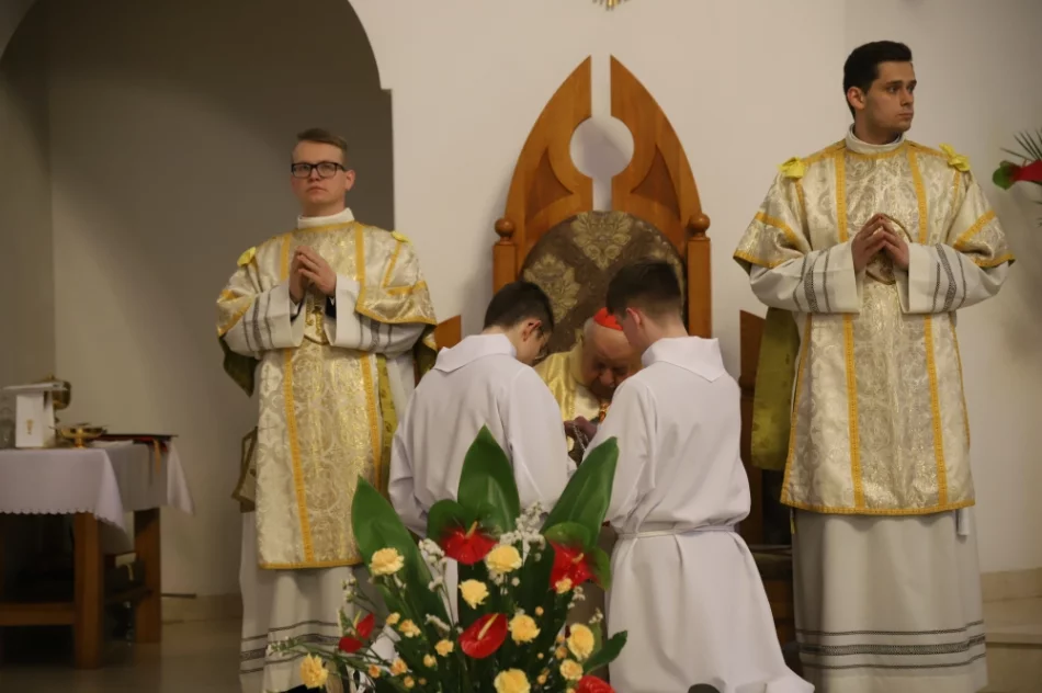 Kard. Stanisław Dziwisz w Mszanie Dolnej: mamy rozpalać płomienie wiary, nadziei i miłości - zdjęcie 4