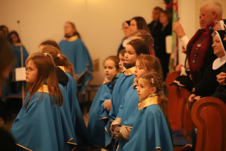 Kard. Stanisław Dziwisz w Mszanie Dolnej: mamy rozpalać płomienie wiary, nadziei i miłości - zdjęcie 6