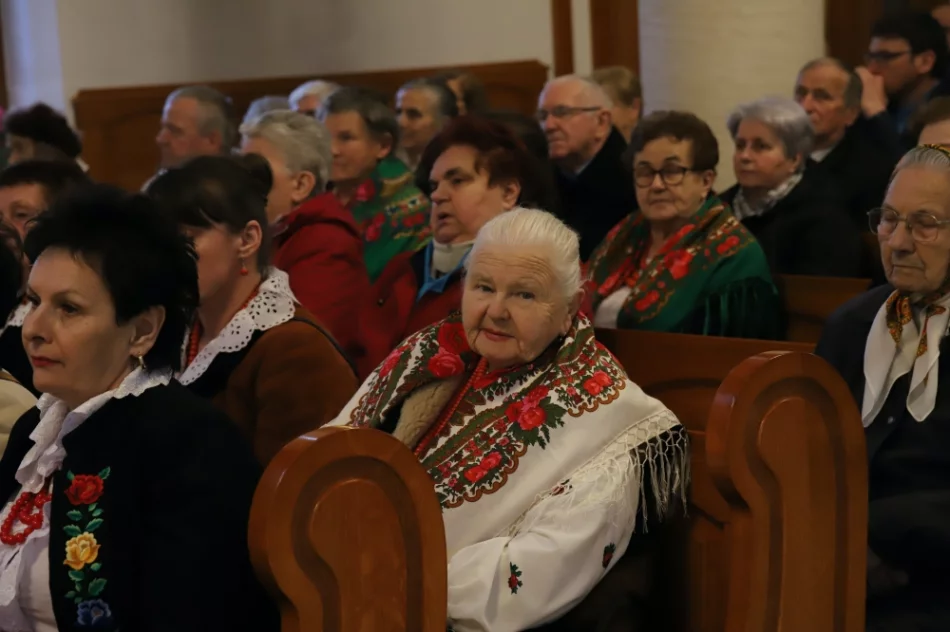 Kard. Stanisław Dziwisz w Mszanie Dolnej: mamy rozpalać płomienie wiary, nadziei i miłości - zdjęcie 9