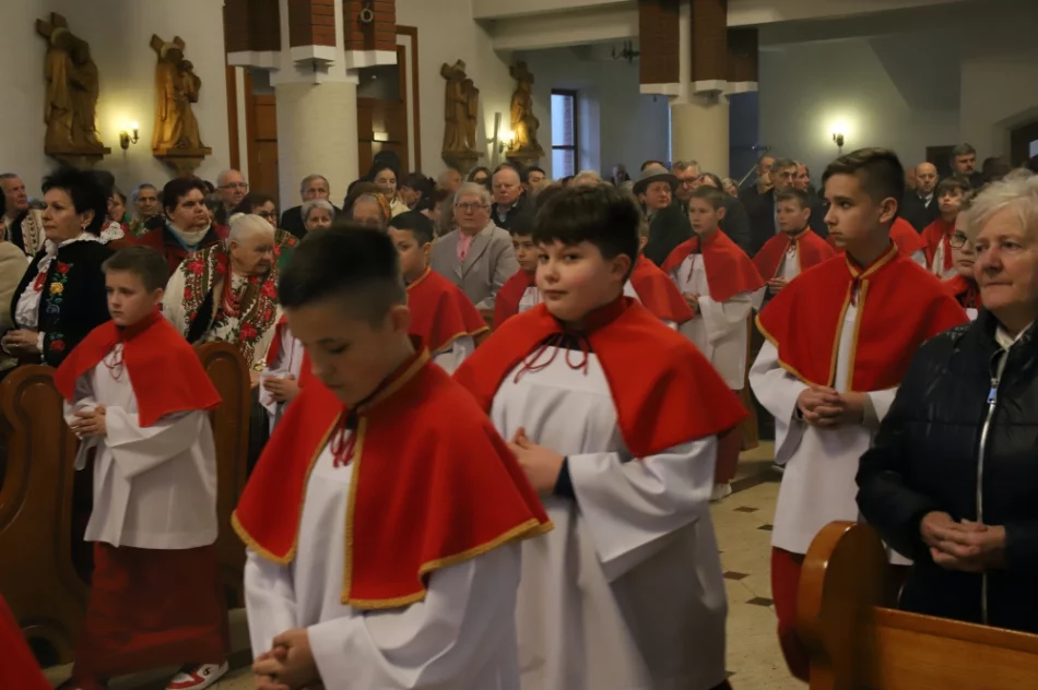 Kard. Stanisław Dziwisz w Mszanie Dolnej: mamy rozpalać płomienie wiary, nadziei i miłości - zdjęcie 10