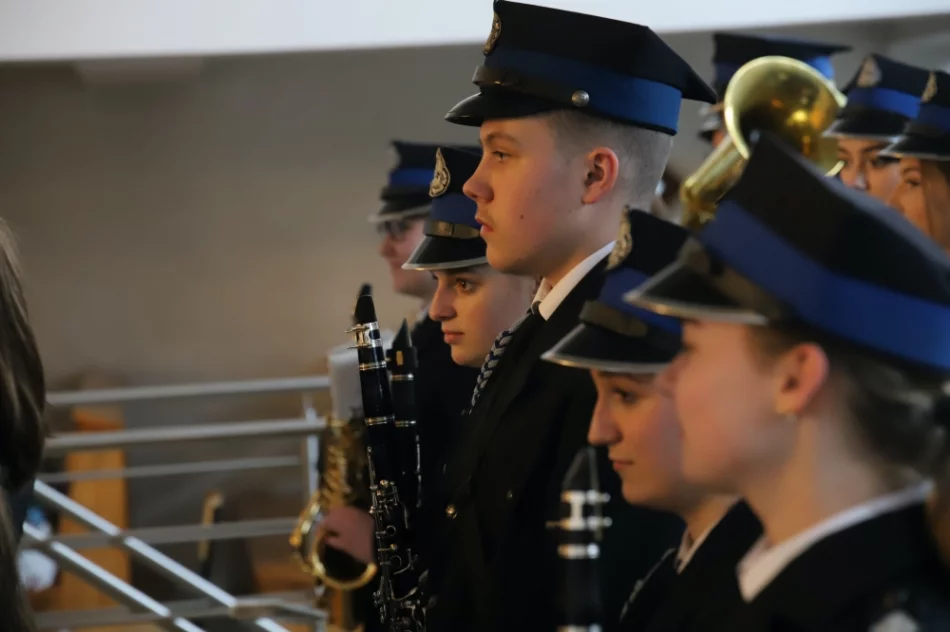 Kard. Stanisław Dziwisz w Mszanie Dolnej: mamy rozpalać płomienie wiary, nadziei i miłości - zdjęcie 11