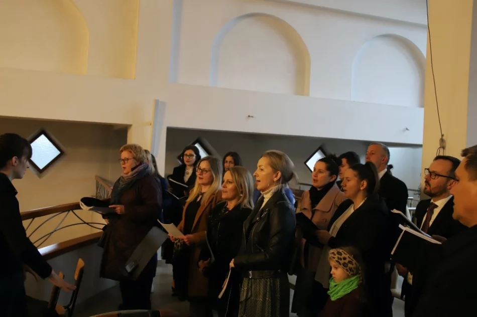 Kard. Stanisław Dziwisz w Mszanie Dolnej: mamy rozpalać płomienie wiary, nadziei i miłości - zdjęcie 13